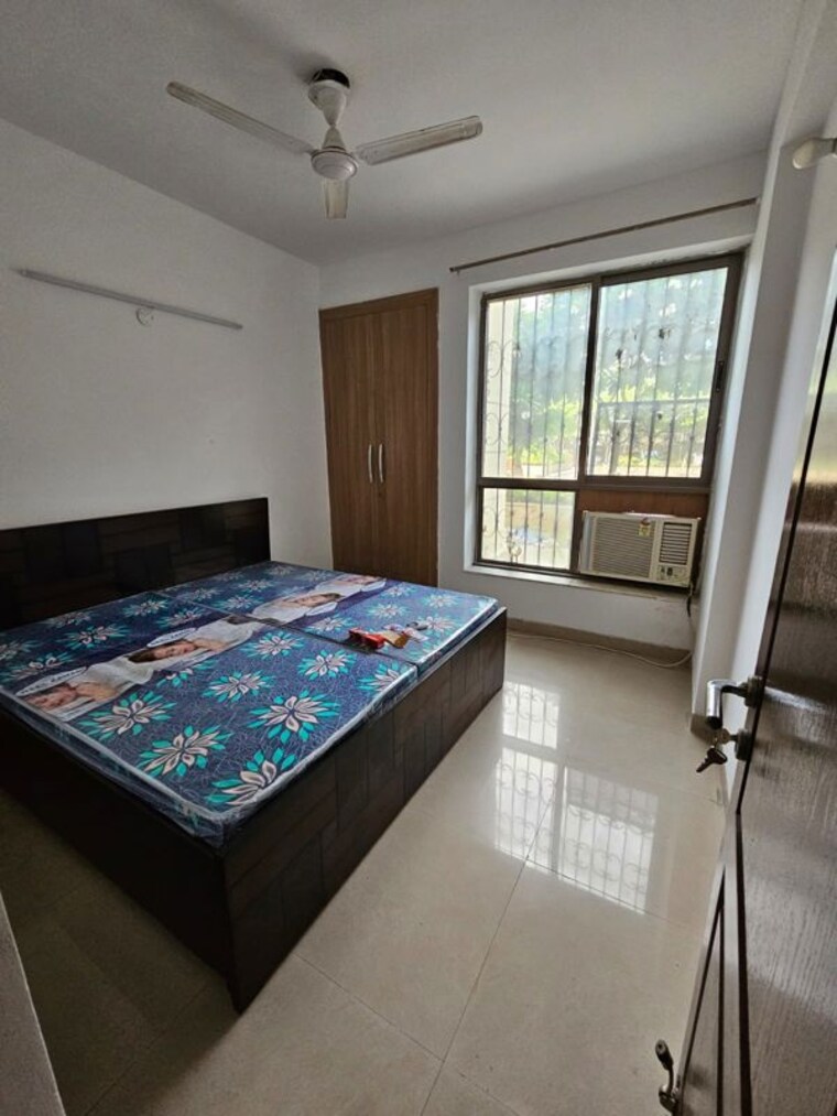 Bedroom, unitech-uniworld-gardens-2 3 Bedroom 1850 Sq.Ft. Apartment In Sector 47 Gurgaon 10540586