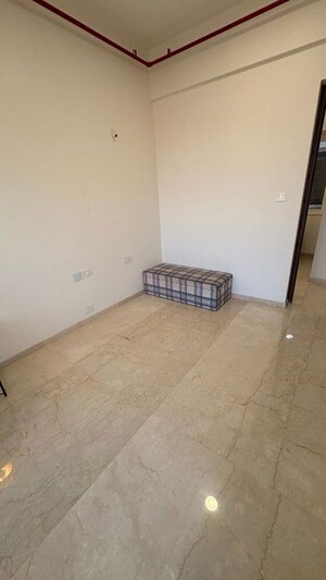 Room in 3 BHK Apartment at Kalpataru Radiance, Goregaon West – for Rent