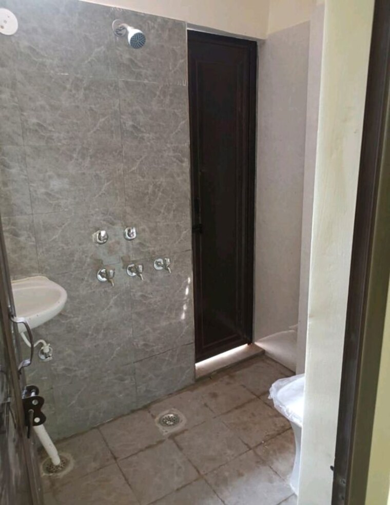 Bathroom, champa-estate 1 Bedroom 70 Sq.Mt. Independent House In Mu 1 Greater Noida Greater Noida 10540620