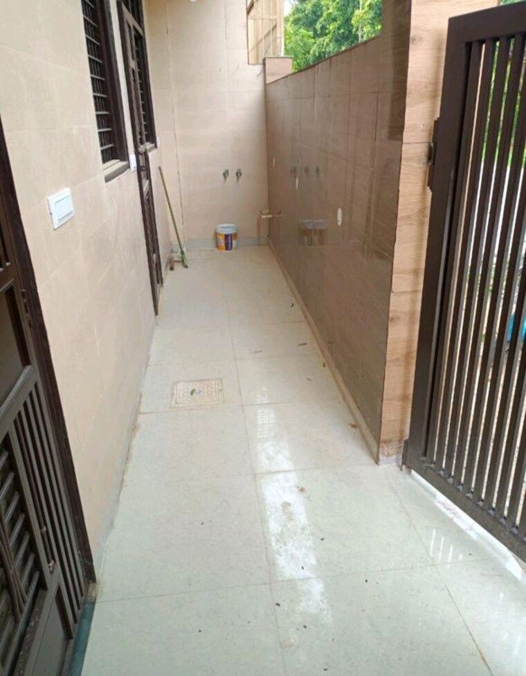 Balcony, champa-estate 1 Bedroom 70 Sq.Mt. Independent House In Mu 1 Greater Noida Greater Noida 10540620