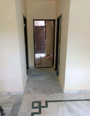 Room in 1 BHK Independent House at Champa Estate, Mu 1 Greater Noida – for Rent
