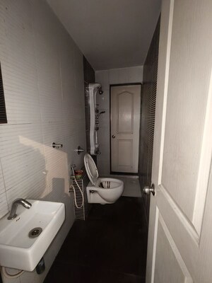 Bathroom in 3.5 BHK Apartment at Arihant Sparsh, Vashi Sector 26 – for Rent