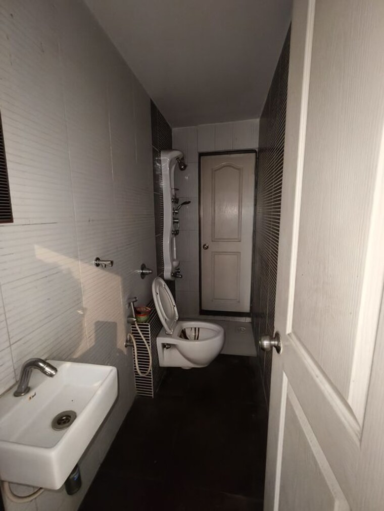 Bathroom, arihant-sparsh 3.5 Bedroom 2500 Sq.Ft. Apartment In Vashi Sector 26 Navi Mumbai 10540641