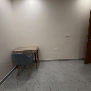 Room in 2 BHK Builder Floor at DLF City Phase V, Dlf Phase V – for Rent