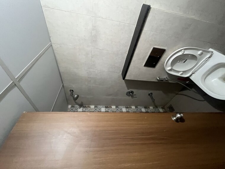 Bathroom, shapoorji-pallonji-vahana-yahavi-phase-1 3 Bedroom 1000 Sq.Ft. Apartment In Bavdhan Pune 10540658
