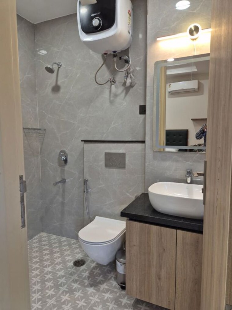 Bathroom, dlf-atria 1 Bedroom 500 Sq.Ft. Builder Floor In Dlf Phase ii Gurgaon 10540681