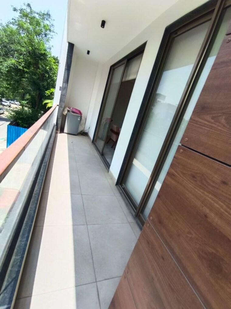 Balcony, dlf-atria 1 Bedroom 500 Sq.Ft. Builder Floor In Dlf Phase ii Gurgaon 10540681
