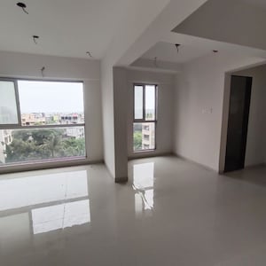 Room in 1 BHK Apartment at Leo Eminence, Bandra East – for Rent