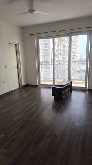 Room in 3 BHK Apartment at Conscient Heritage Max, Sector 102 – for Sale