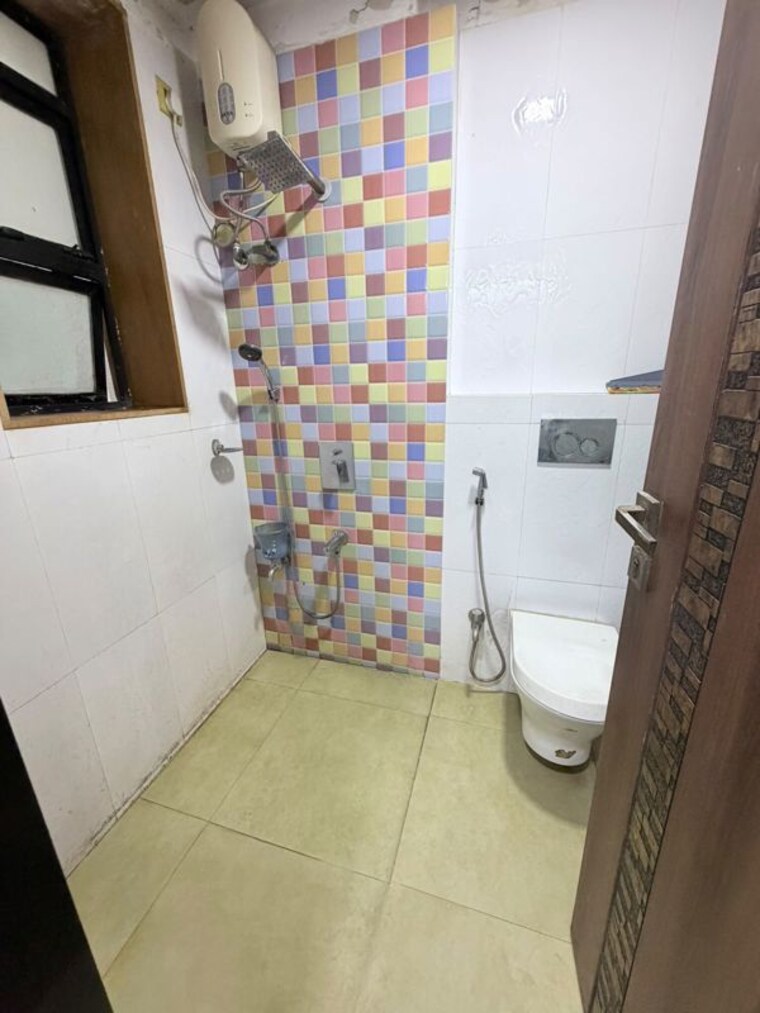 Bathroom, sai-arpan-co-op-housing-society 2 Bedroom 900 Sq.Ft. Apartment In Chembur Mumbai 10540747