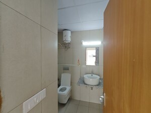 Bathroom in 4 BHK Builder Floor at SS Linden, Sector 84 – for Rent