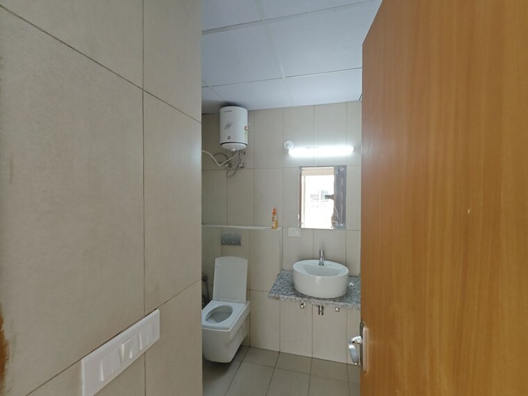 Bathroom, ss-linden 4 Bedroom 300 Sq.Yd. Builder Floor In Sector 84 Gurgaon 10540748