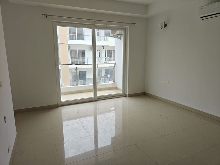 Room, ss-linden 4 Bedroom 300 Sq.Yd. Builder Floor In Sector 84 Gurgaon 10540748
