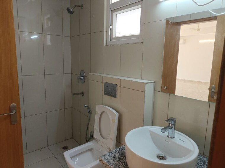 Bathroom, ss-linden 4 Bedroom 300 Sq.Yd. Builder Floor In Sector 84 Gurgaon 10540748