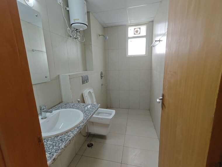 Bathroom, ss-linden 4 Bedroom 300 Sq.Yd. Builder Floor In Sector 84 Gurgaon 10540748