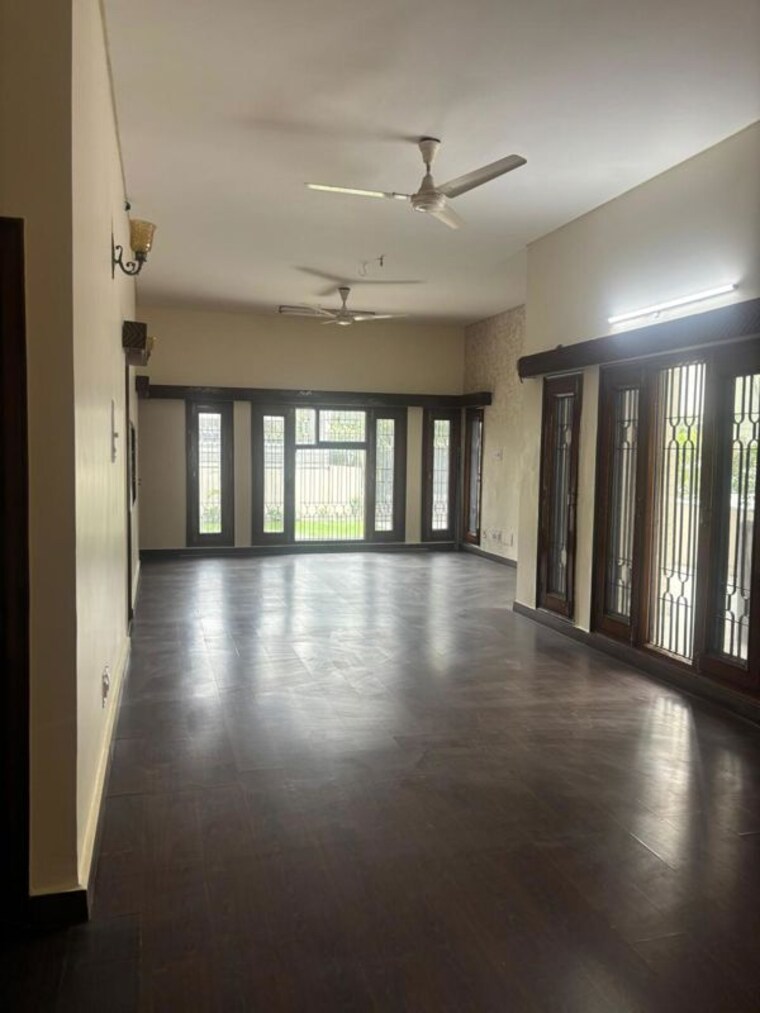 Room, sector 45 3 Bedroom 4500 Sq.Ft. Builder Floor In Sector 45 Chandigarh 10540751