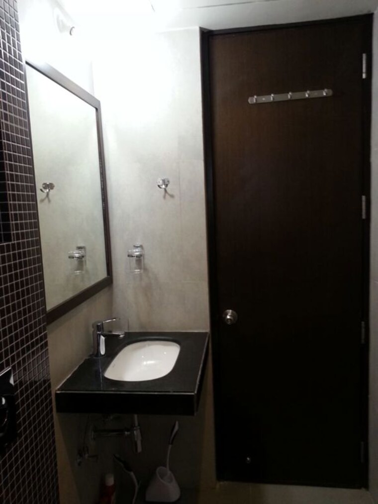 Bathroom, lodha-luxuria 2 Bedroom 800 Sq.Ft. Apartment In Majiwada Thane 10540791
