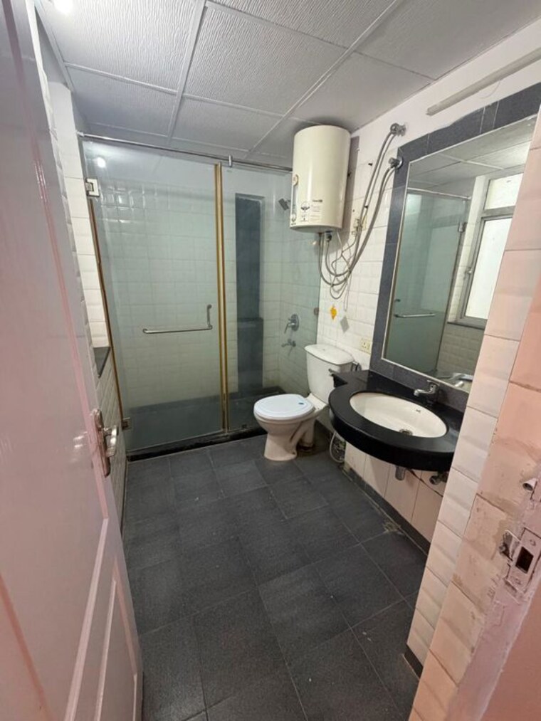 Bathroom, bestech-park-view-city-1 3.5 Bedroom 1776 Sq.Ft. Apartment In Sector 48 Gurgaon 10540800