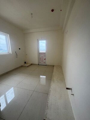 Room in 3 BHK Apartment at Candeur Crescent, Serilingampally – for Sale