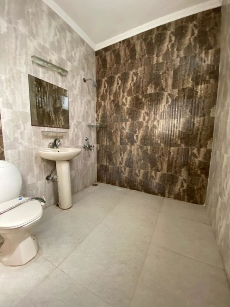 Bathroom, gardenia-glory 2.5 Bedroom 2200 Sq.Ft. Villa In Sector 46 Noida 10540923