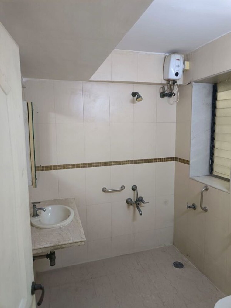 Bathroom, andheri west 3 Bedroom 1300 Sq.Ft. Apartment In Andheri West Mumbai 10540937