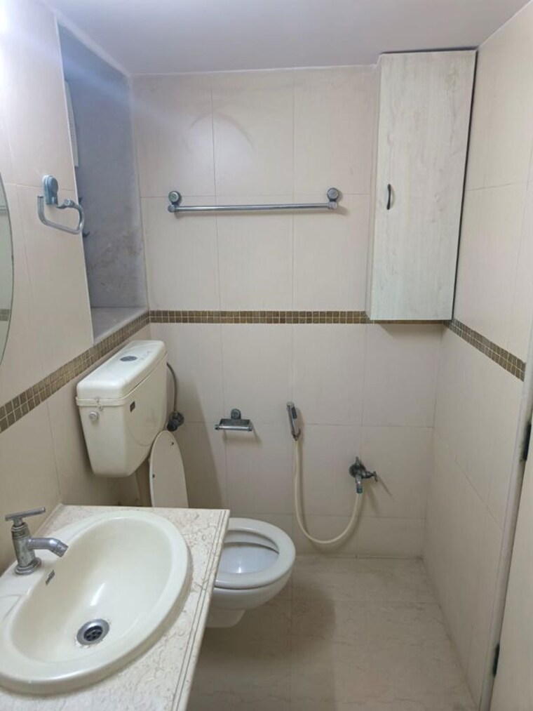Bathroom, andheri west 3 Bedroom 1300 Sq.Ft. Apartment In Andheri West Mumbai 10540937