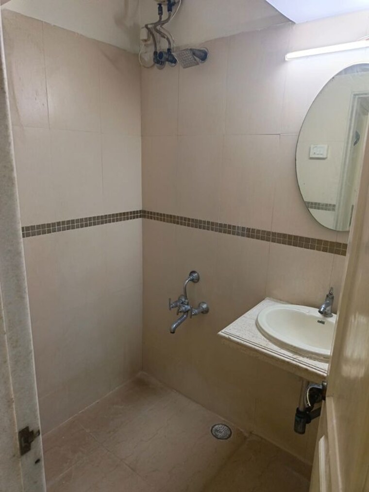 Bathroom, andheri west 3 Bedroom 1300 Sq.Ft. Apartment In Andheri West Mumbai 10540937