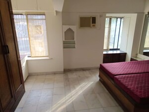 Bedroom in 3 BHK Apartment at Andheri West – for Rent