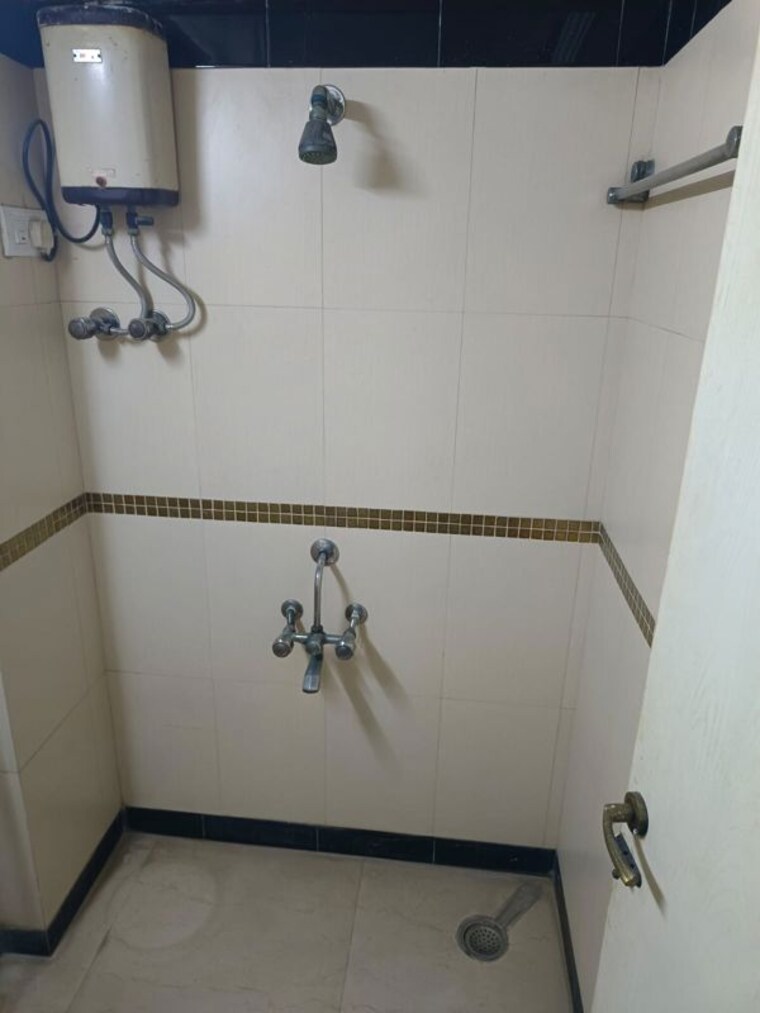 Bathroom, andheri west 3 Bedroom 1300 Sq.Ft. Apartment In Andheri West Mumbai 10540937