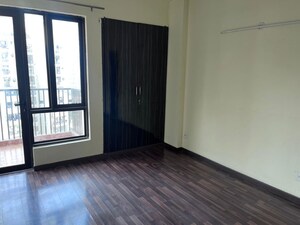 Room in 4 BHK Apartment at Logix Blossom County, Sector 137 – for Sale