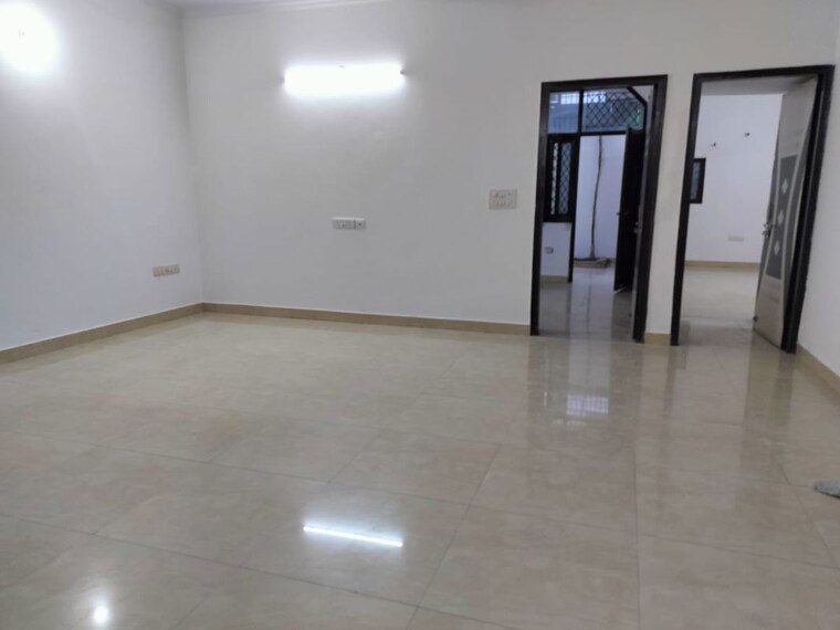 Room, rwa-apartments-sector-19 6+ Bedroom 465 Sq.Mt. Villa In Sector 19 Noida 10540948