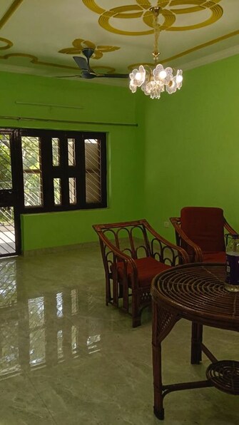 4 BHK + Prayer Room,Servant Room,Study Room,Extra Room,Store Room 450 Sq.Mt. Villa in RWA Apartments Sector 19