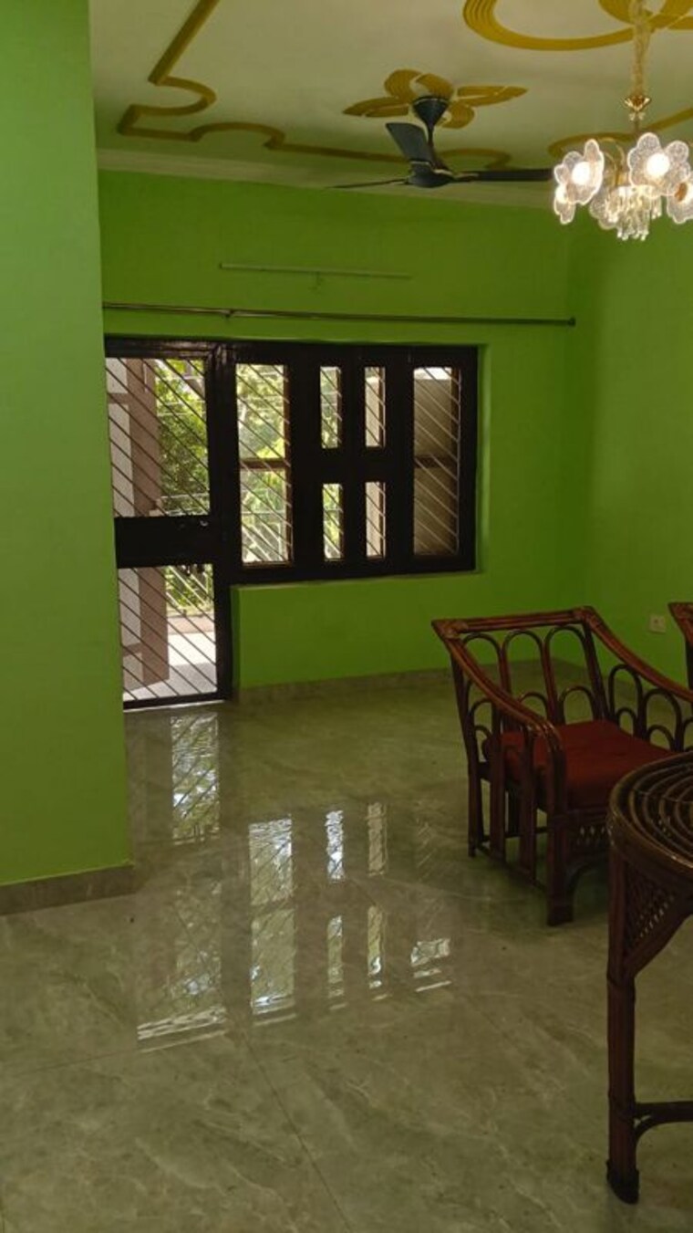  Parking, rwa-apartments-sector-19 4 Bedroom 450 Sq.Mt. Villa In Sector 19 Noida 10540978