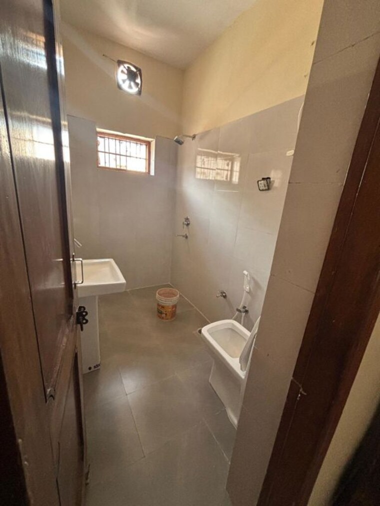 Bathroom, adore-samriddhi 3 Bedroom 850 Sq.Ft. Apartment In Sector 89 Faridabad 10540976