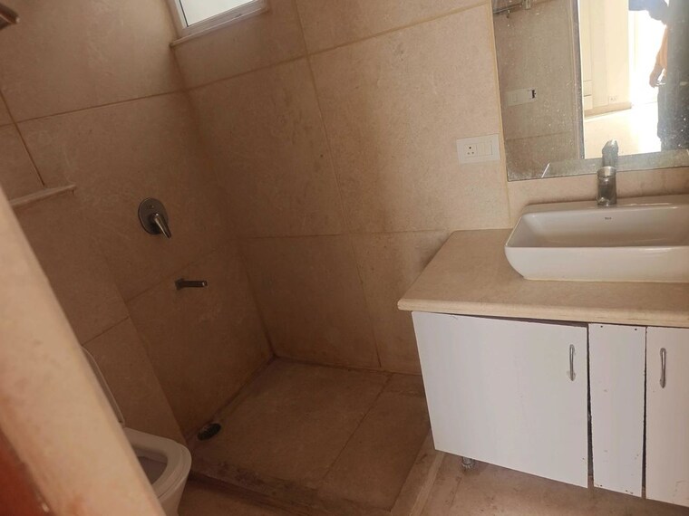 Bathroom, ss-almeria 3.5 Bedroom 2000 Sq.Ft. Builder Floor In Sector 84 Gurgaon 10540862