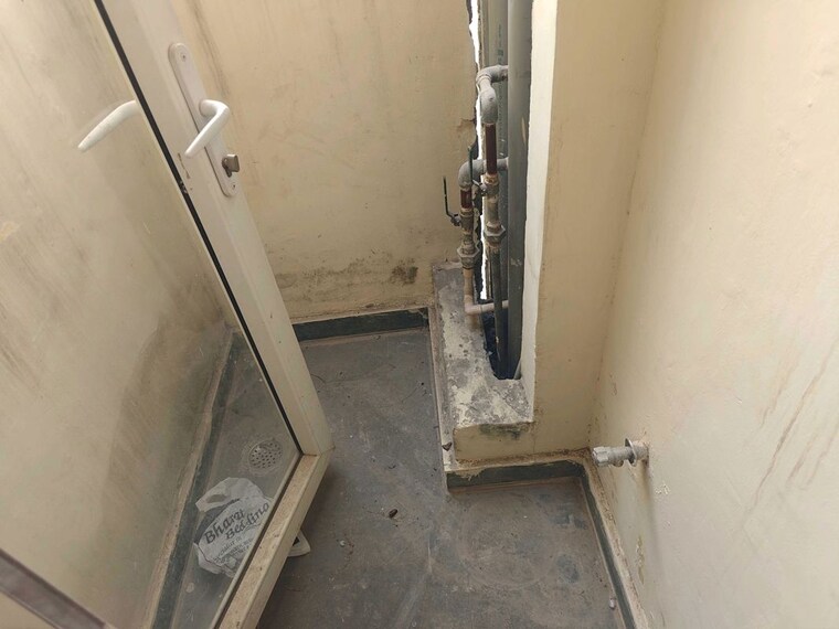 Balcony, ss-almeria 3.5 Bedroom 2000 Sq.Ft. Builder Floor In Sector 84 Gurgaon 10540862