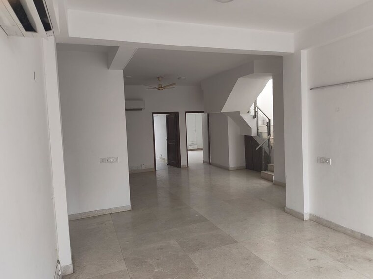 Room, ss-almeria 3.5 Bedroom 2000 Sq.Ft. Builder Floor In Sector 84 Gurgaon 10540862