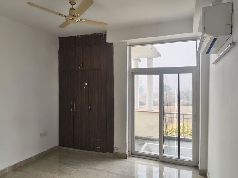 Room, ss-almeria 3.5 Bedroom 2000 Sq.Ft. Builder Floor In Sector 84 Gurgaon 10540862