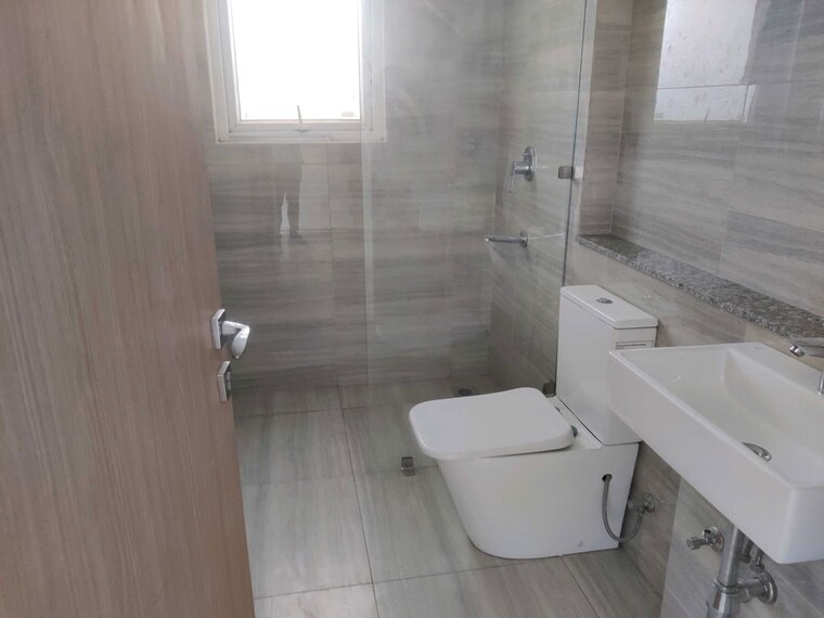 Bathroom, vatika-seven-elements 2 Bedroom 1601 Sq.Ft. Apartment In Sector 89a Gurgaon 10532796