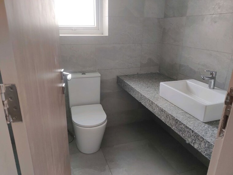 Bathroom, vatika-seven-elements 2 Bedroom 1601 Sq.Ft. Apartment In Sector 89a Gurgaon 10532796