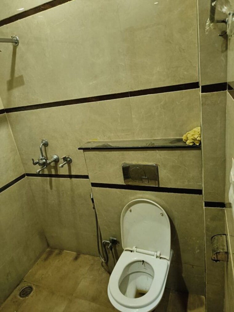Bathroom, shiva-enclave-zirakpur 3 Bedroom 2250 Sq.Ft. Apartment In Patiala Road Zirakpur 10540992