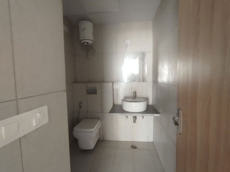 Bathroom, ss-linden 4 Bedroom 2800 Sq.Ft. Builder Floor In Sector 84 Gurgaon 10531577