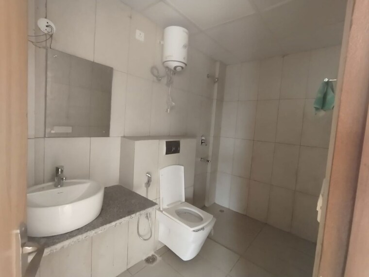 Bathroom, ss-linden 4 Bedroom 2800 Sq.Ft. Builder Floor In Sector 84 Gurgaon 10531577