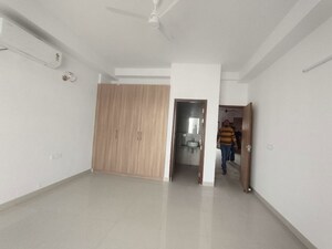 Room in 4 BHK Builder Floor at SS Linden, Sector 84 – for Sale