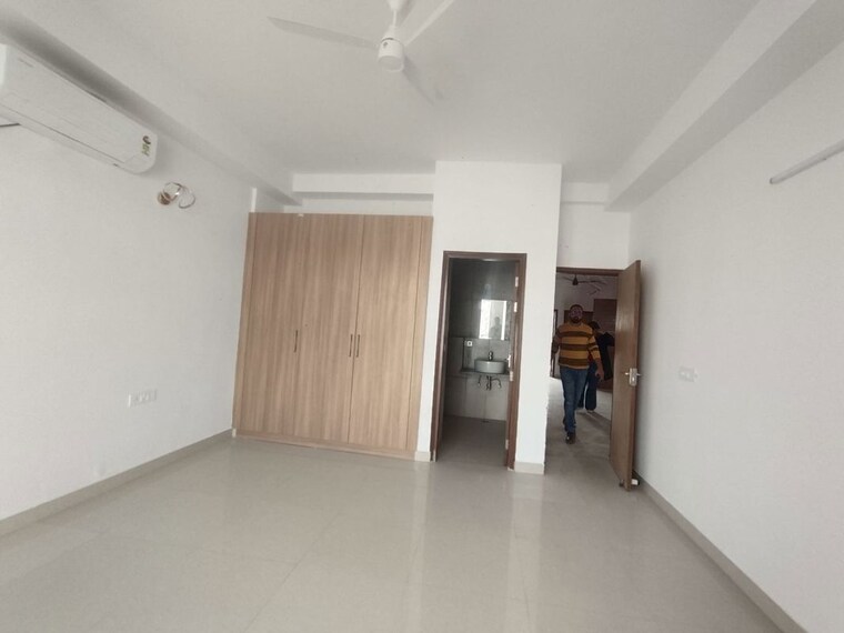 Room, ss-linden 4 Bedroom 2800 Sq.Ft. Builder Floor In Sector 84 Gurgaon 10531577