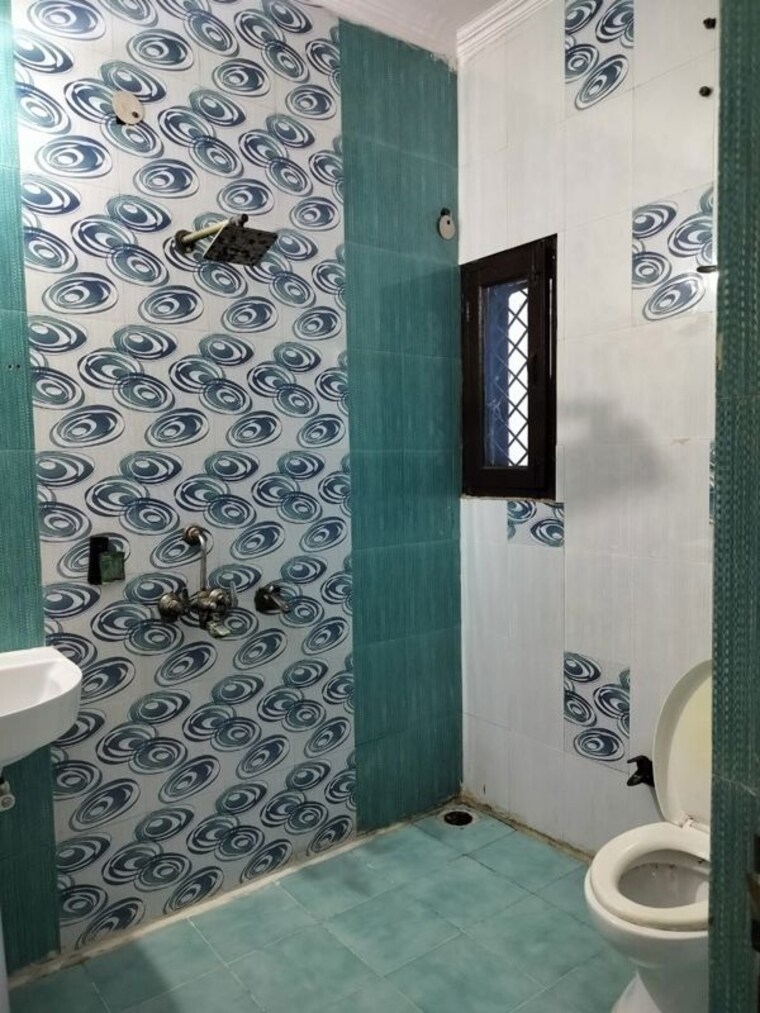 Bathroom, rwa-apartments-sector-37 1.5 Bedroom 300 Sq.Mt. Villa In Sector 37 Noida 10541003