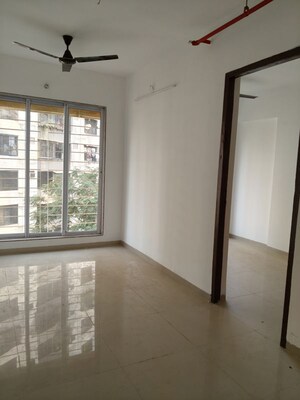 Room in 1 BHK Apartment at Avant Hillway, Goregaon East – for Rent