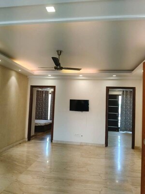 Room in 3 BHK Apartment at Smart World Orchard, Sector 61 – for Rent