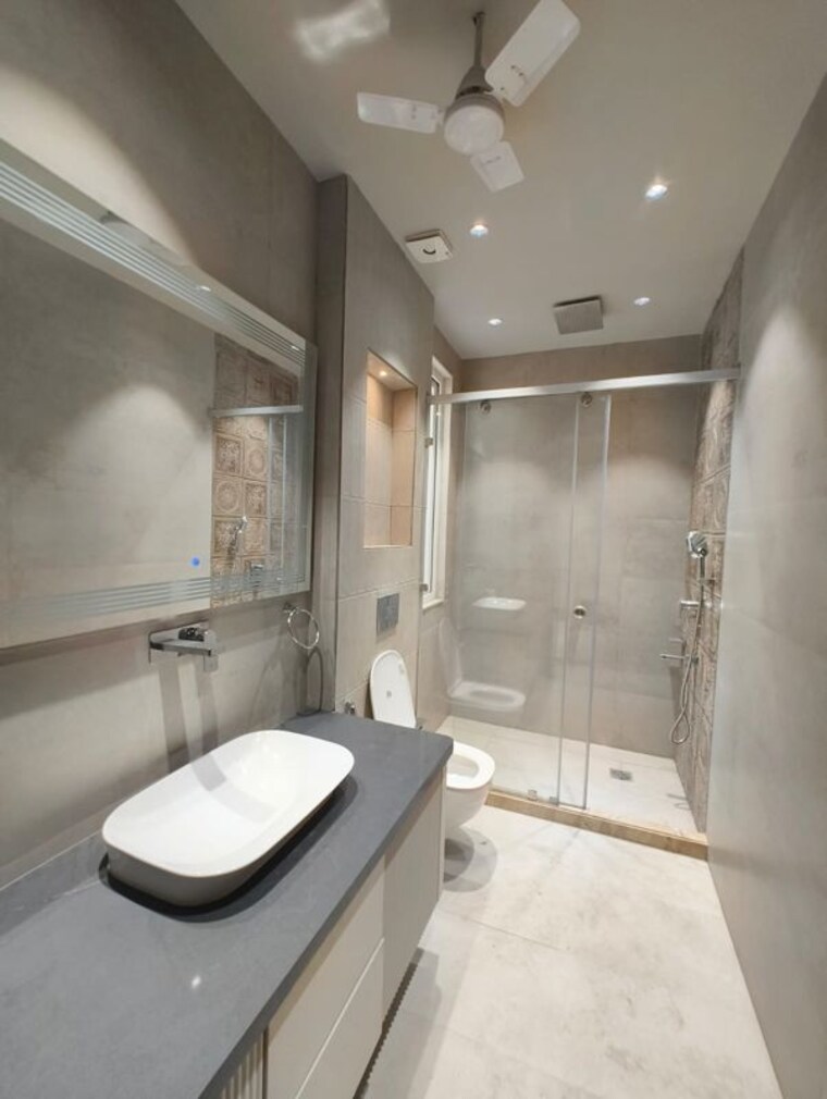 Bathroom, greater kailash i 3 Bedroom 250 Sq.Yd. Builder Floor In Greater Kailash I Delhi 10541032