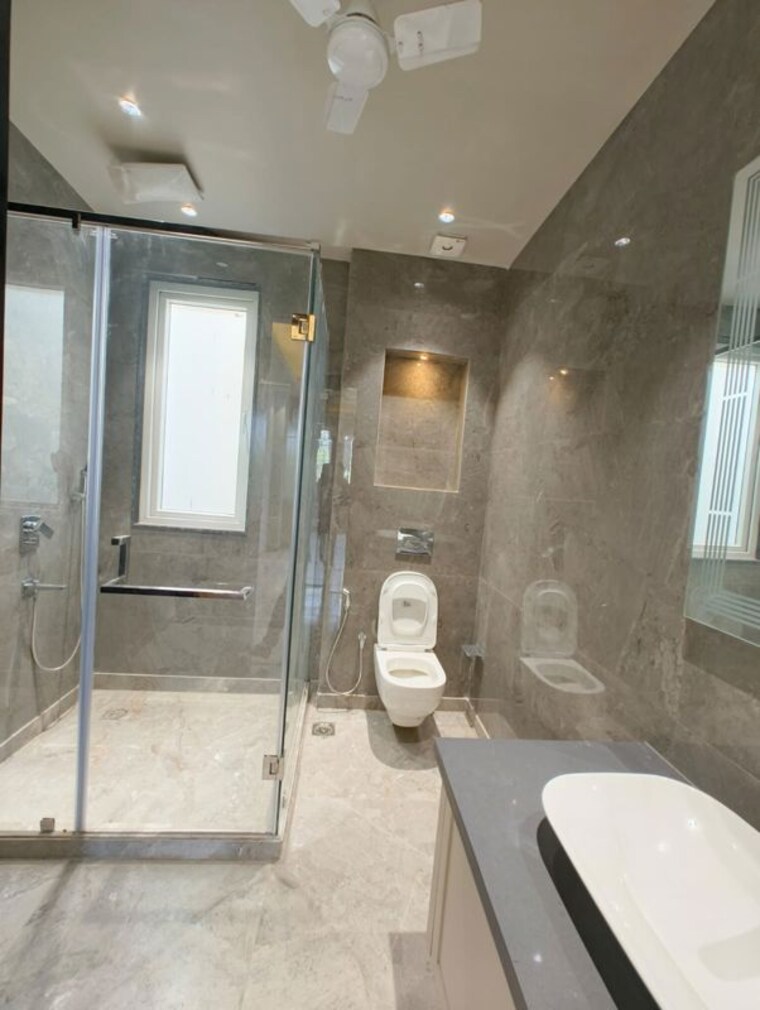 Attached Bathroom, greater kailash i 3 Bedroom 250 Sq.Yd. Builder Floor In Greater Kailash I Delhi 10541032